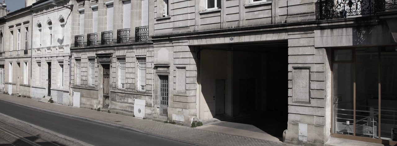 Parking quartier Fondaudège à Bordeaux, rue Croix de Seguey entre la Place Tourny à la barrière du Médoc réservé aux résidents.