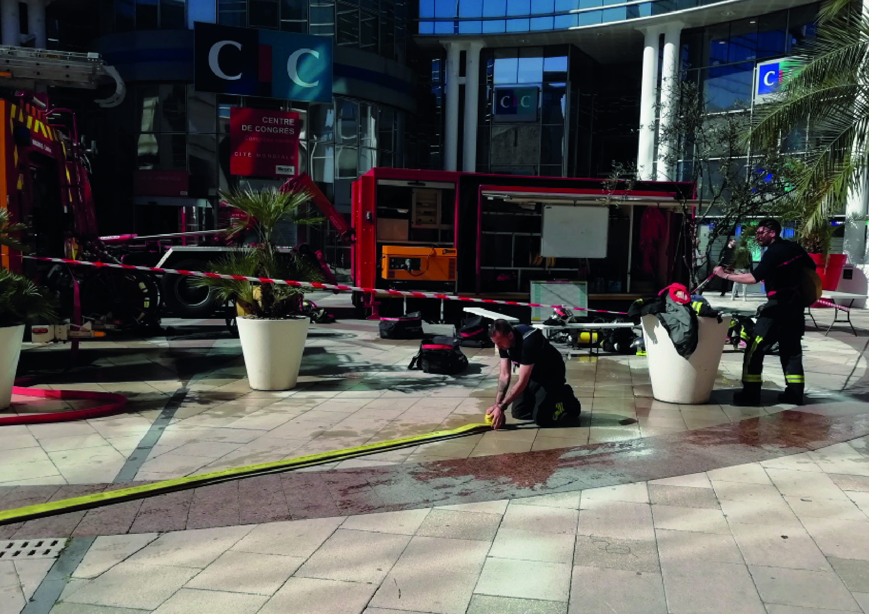 Intervention des pompiers au parking cité mondiale de Bordeaux