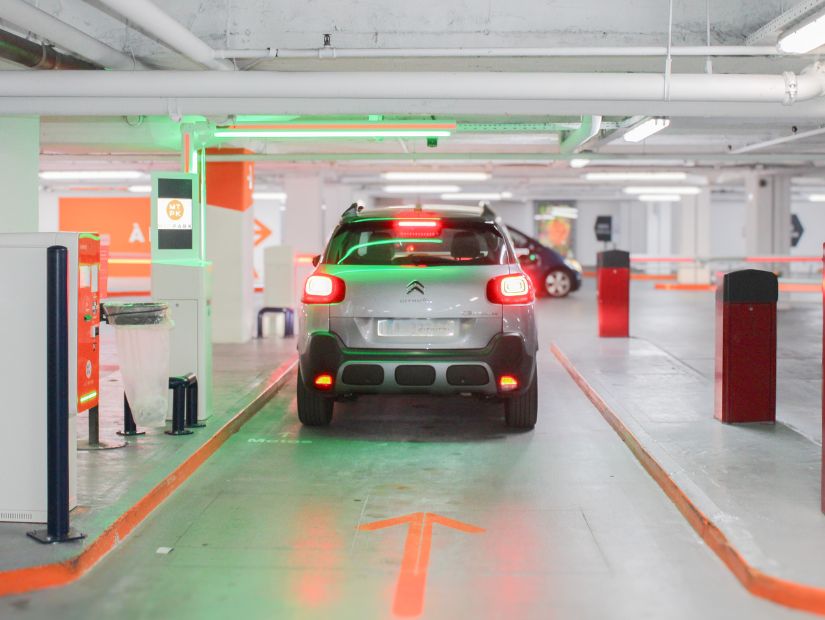 Smart Parking Ticketless METPARK HITACHI